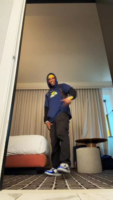 Wassup Chicago!!
#chicagotiktok #kingvon #dancersoftiktok #dancerslife #savannahbananas