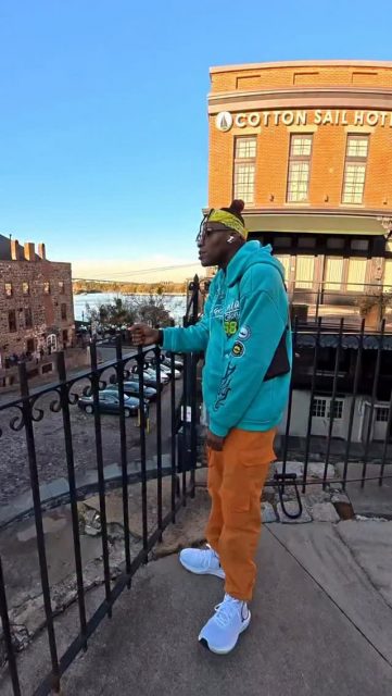 Middle of the Golden Hour
#dancerlifestyle #savannahbananas #bananaball #bananaland #dancerforlife