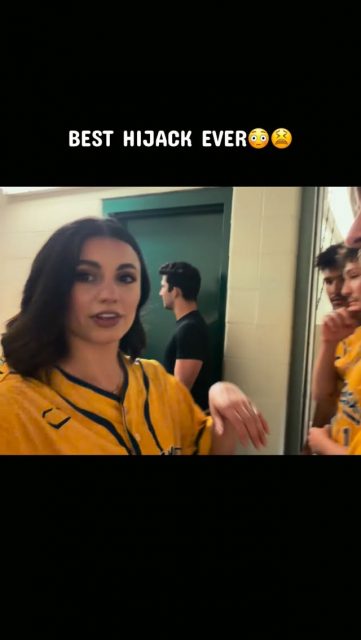 My phone was stolen by some of the best people 😳😫
#performerslife #dancedance #dancerlifestyle #savannahbananas #dwts