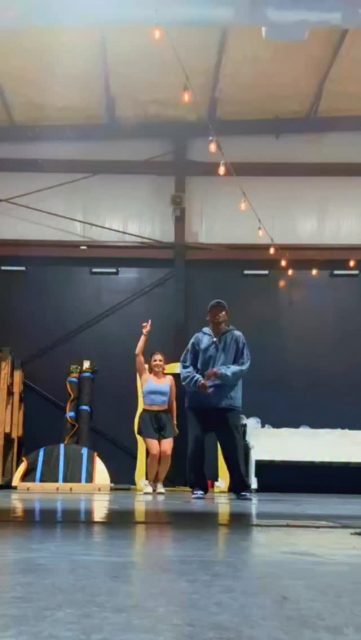 Friends, Dance Floor & Vibes 🕺🏽
Choreo: Me
@sydneypecastory 🫶🏾
@kehlani @tpain 
#dancerlifestyle #dancechoreography #dancevibes #hiphopdancer #dancetrend