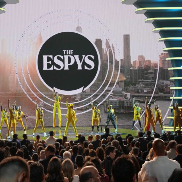 HEY MA! I’M ON THE RED CARPET!😁
#savannahbananas #espys #newyorkevent #performances #dancerslife